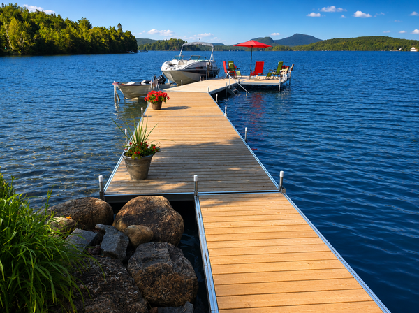 Quai fixe sur pieux en aluminium durable par Les Quais Beaulac